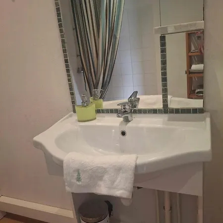 Maisonnette 43m2 Piscine Le Montueux بيت للعطل *